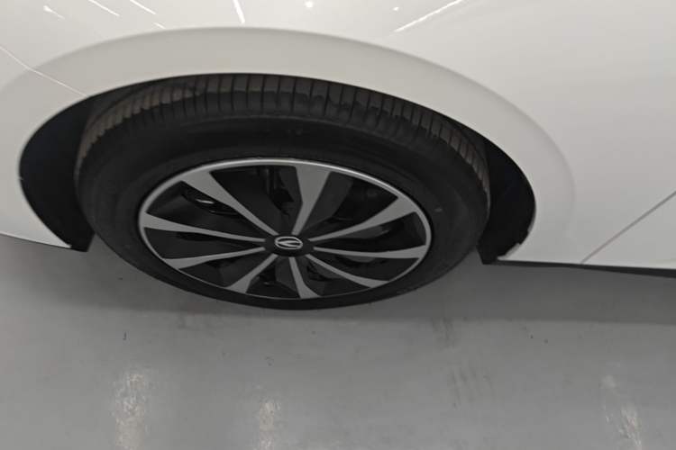 Used CHANGAN OSHAN 520 2025 Standard Edition Left Front Wheel Hub