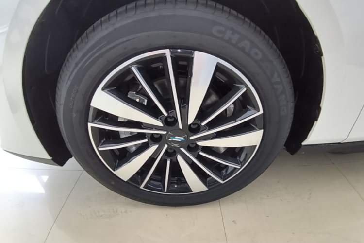 Used CHANGAN OSHAN 520 2025 Standard Edition Left Front Wheel Hub