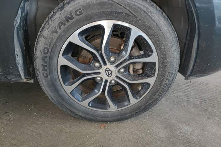 Used CHANGAN OSHAN A600EV 2018 EV model Right Front Wheel Hub