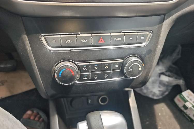 Used CHANGAN OSHAN A600EV 2018 EV model Audio And AC Panel