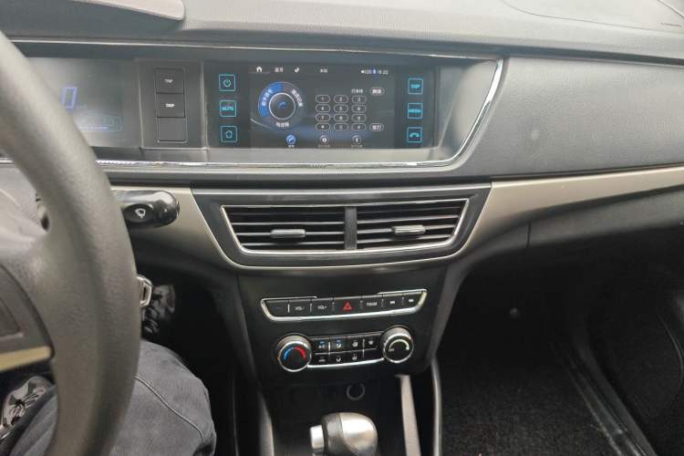 Used CHANGAN OSHAN A600EV 2018 EV model Audio And AC Panel