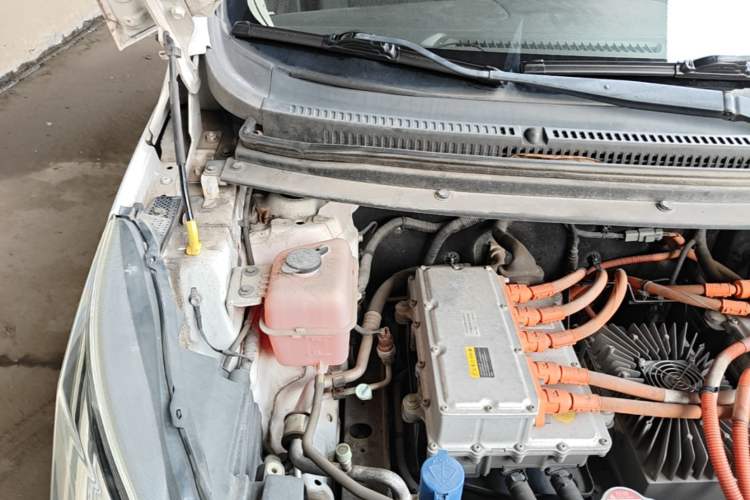 Used CHANGAN OSHAN A600EV 2018 EV model Engine Bay Right