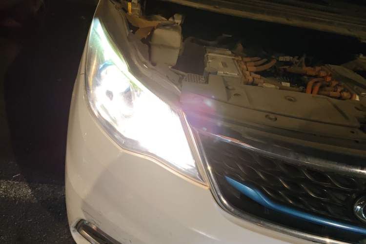 Used CHANGAN OSHAN A600EV 2018 EV model Right Front Headlight