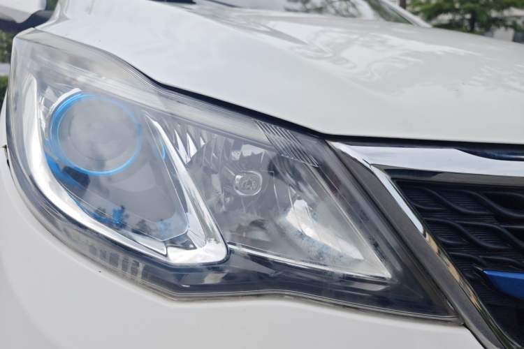 Used CHANGAN OSHAN A600EV 2018 EV model Right Front Headlight