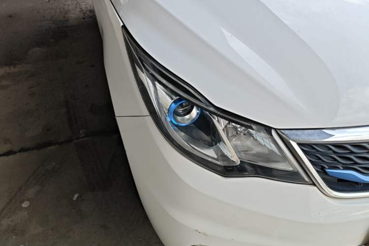 Used CHANGAN OSHAN A600EV 2018 EV model Right Front Headlight