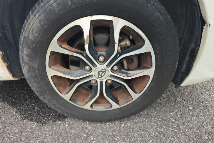 Used CHANGAN OSHAN A600EV 2018 EV model Right Front Wheel Hub