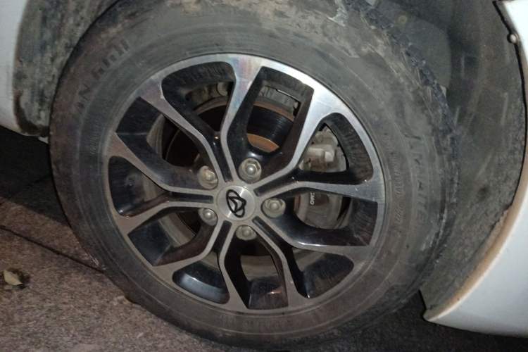 Used CHANGAN OSHAN A600EV 2018 EV model Right Front Wheel Hub