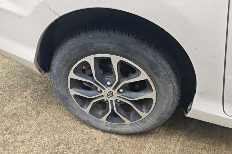 Used CHANGAN OSHAN A600EV 2018 EV model Right Rear Wheel Hub