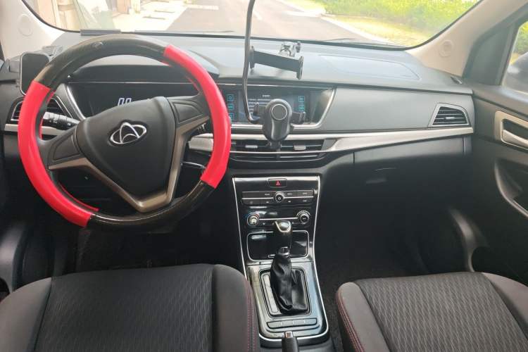 Used CHANGAN OSHAN A600EV 2019 Revised Version 5 Seats Center Console