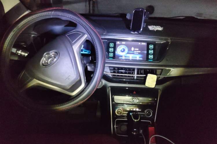 Used CHANGAN OSHAN A600EV 2019 Revised Version 5 Seats Center Console