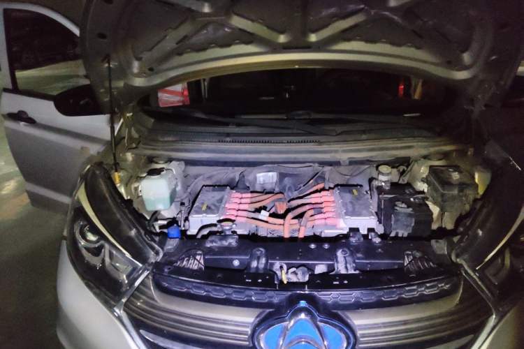Used CHANGAN OSHAN A600EV 2019 Revised Version 5 Seats Engine Bay