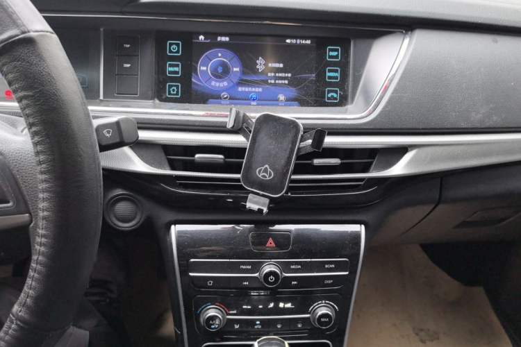Used CHANGAN OSHAN A600EV 2019 Revised Version 5 Seats Audio And AC Panel