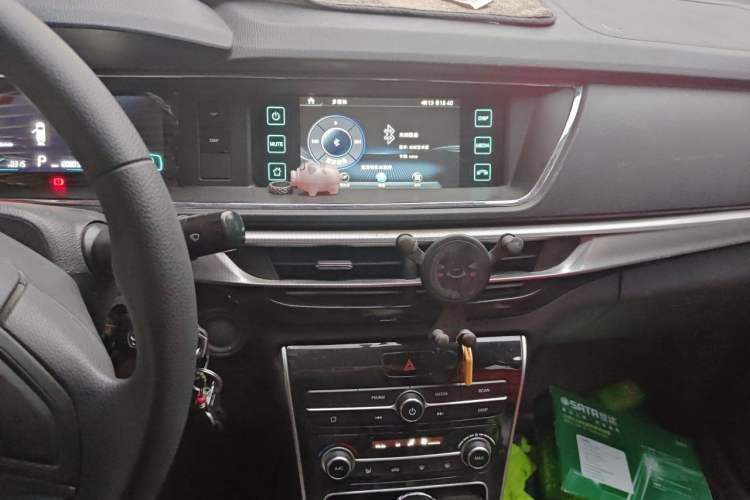 Used CHANGAN OSHAN A600EV 2019 Revised Version 6 Seats Audio And AC Panel