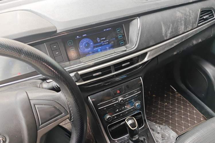 Used CHANGAN OSHAN A600EV 2019 Revised Version 5 Seats Audio And AC Panel