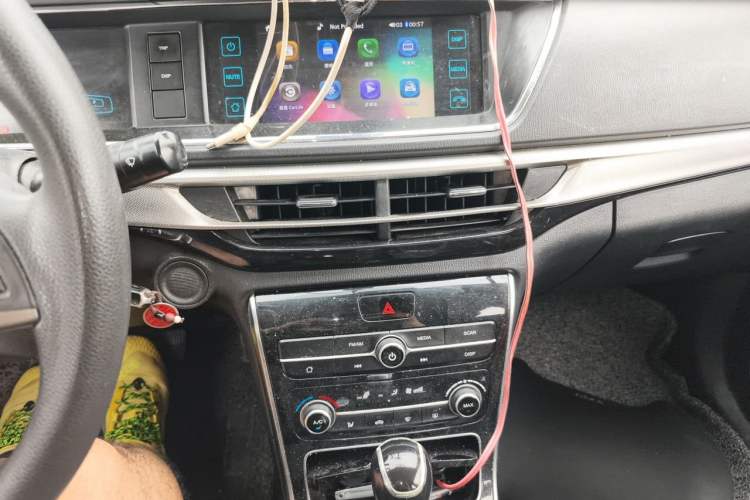 Used CHANGAN OSHAN A600EV 2019 Revised Version 6 Seats Audio And AC Panel