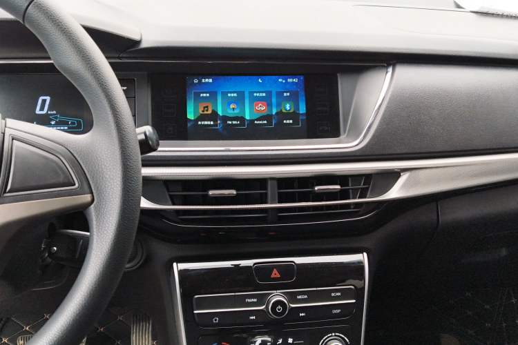 Used CHANGAN OSHAN A600EV 2019 Revised Version 6 Seats Audio And AC Panel