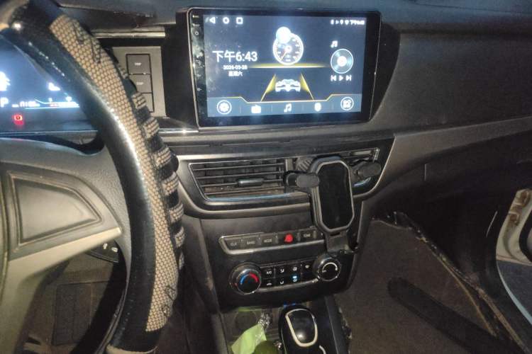 Used CHANGAN OSHAN A600EV 2019 Revised Version 5 Seats Audio And AC Panel
