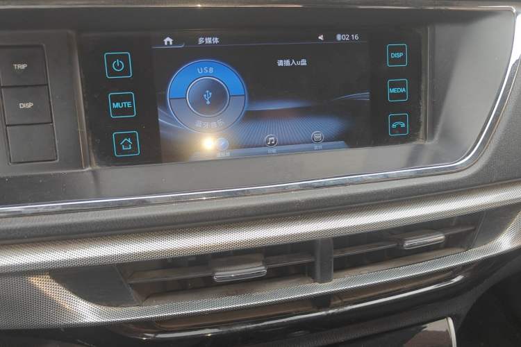 Used CHANGAN OSHAN A600EV 2019 Revised Version 5 Seats Audio And AC Panel