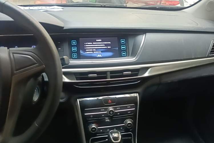 Used CHANGAN OSHAN A600EV 2019 Revised Version 5 Seats Audio And AC Panel