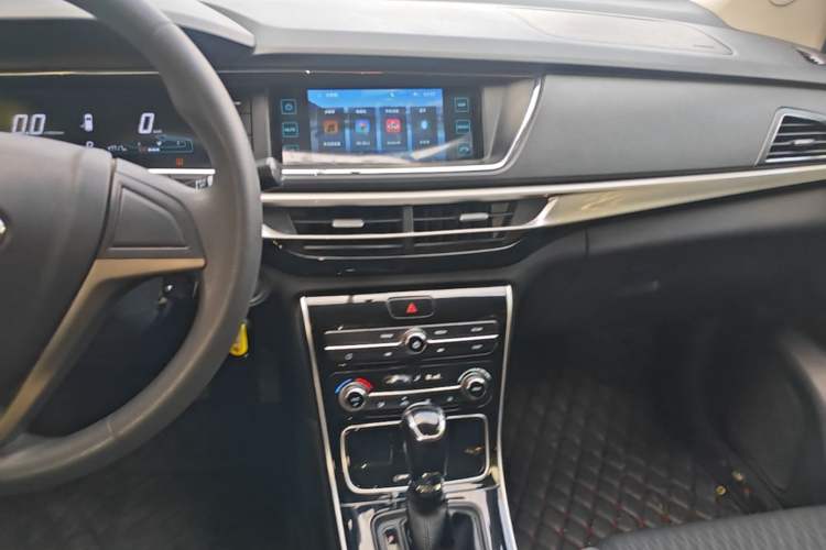 Used CHANGAN OSHAN A600EV 2019 Revised Version 6 Seats Audio And AC Panel