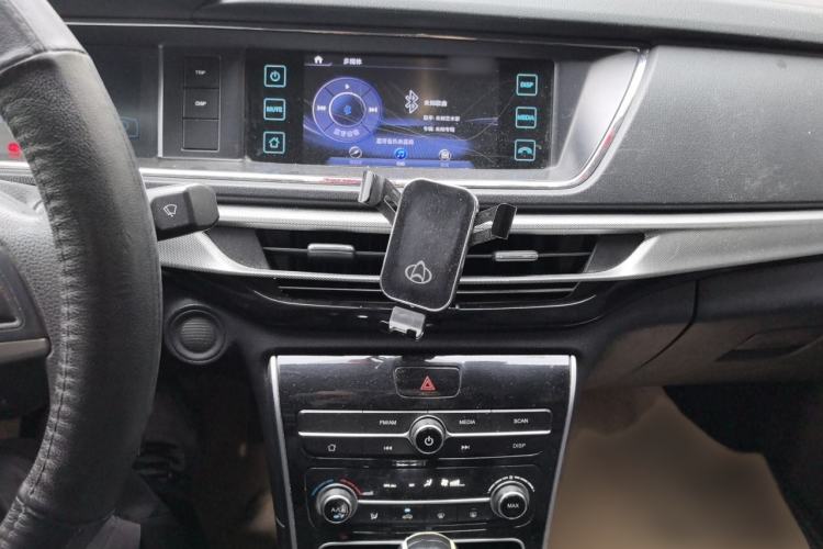 Used CHANGAN OSHAN A600EV 2019 Revised Version 5 Seats Audio And AC Panel