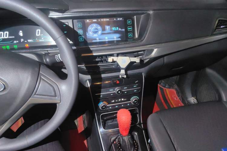 Used CHANGAN OSHAN A600EV 2019 Revised Version 6 Seats Audio And AC Panel