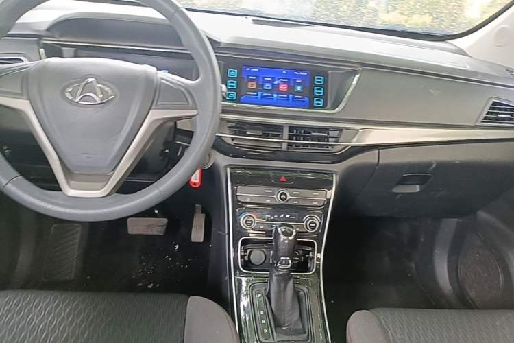 Used CHANGAN OSHAN A600EV 2019 Revised Version 6 Seats Audio And AC Panel