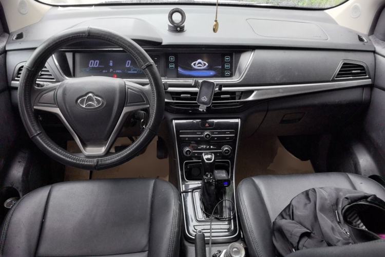 Used CHANGAN OSHAN A600EV 2019 Revised Version 5 Seats Center Console
