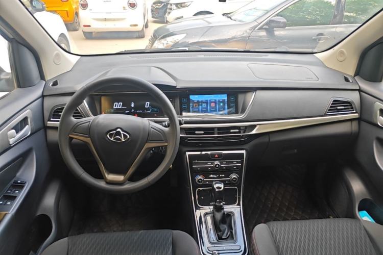 Used CHANGAN OSHAN A600EV 2019 Revised Version 6 Seats Center Console