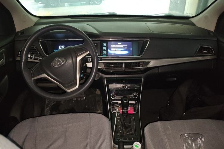 Used CHANGAN OSHAN A600EV 2019 Revised Version 5 Seats Center Console