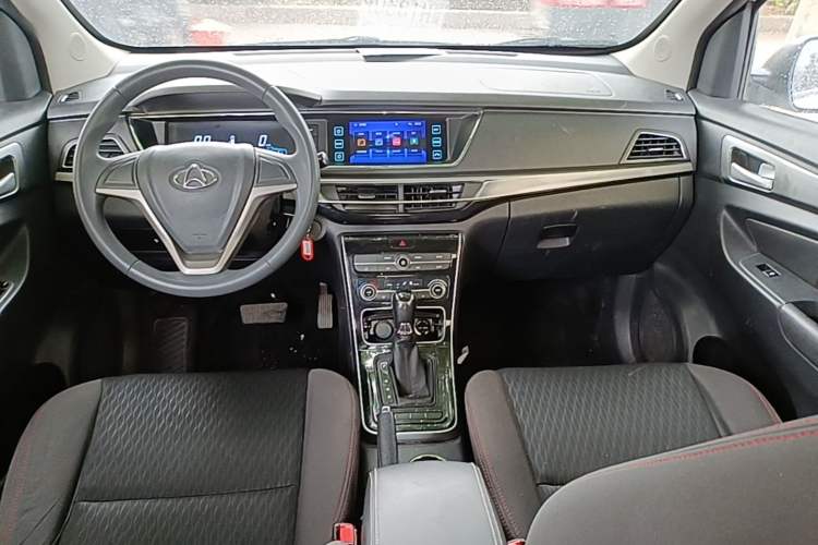Used CHANGAN OSHAN A600EV 2019 Revised Version 6 Seats Center Console