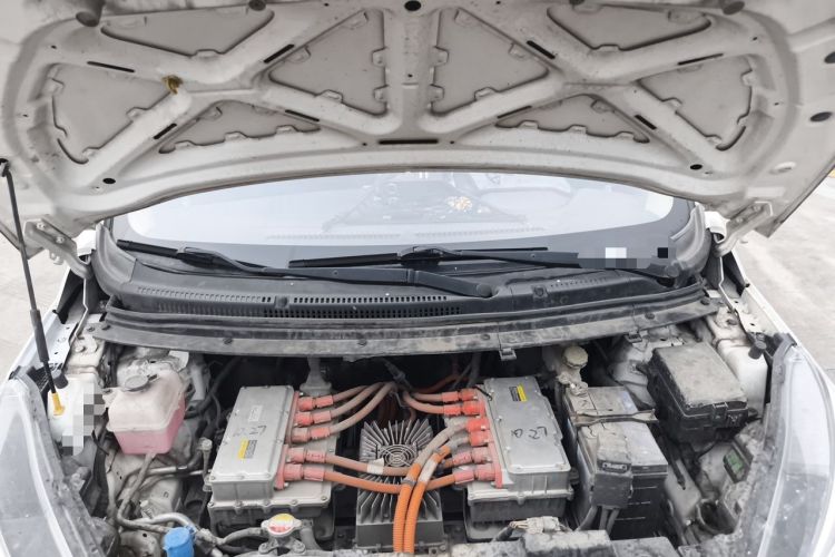 Used CHANGAN OSHAN A600EV 2019 Revised Version 6 Seats Engine Bay