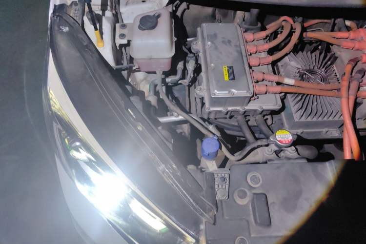 Used CHANGAN OSHAN A600EV 2019 Revised Version 6 Seats Engine Bay Right