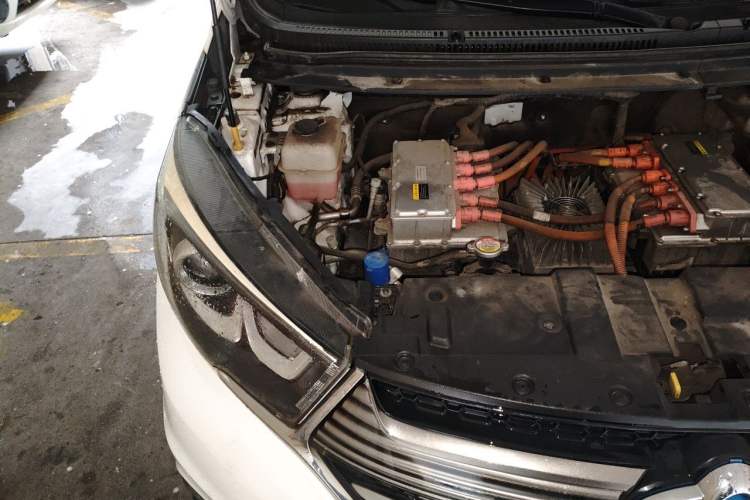 Used CHANGAN OSHAN A600EV 2019 Revised Version 5 Seats Engine Bay Right