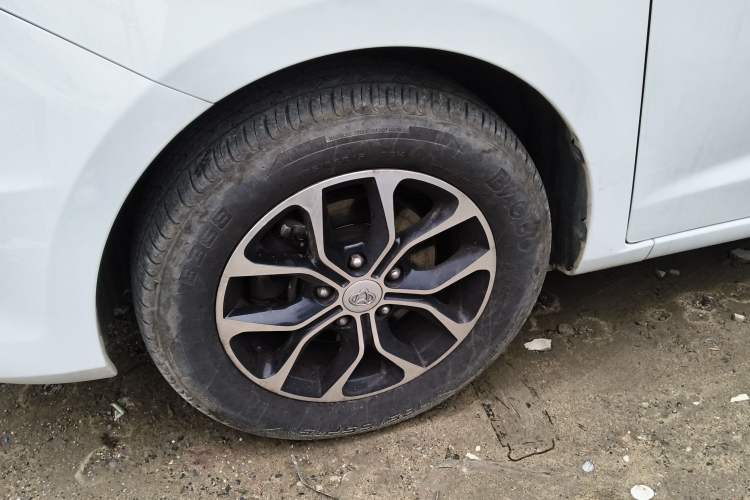 Used CHANGAN OSHAN A600EV 2019 Revised Version 6 Seats Exterior 4