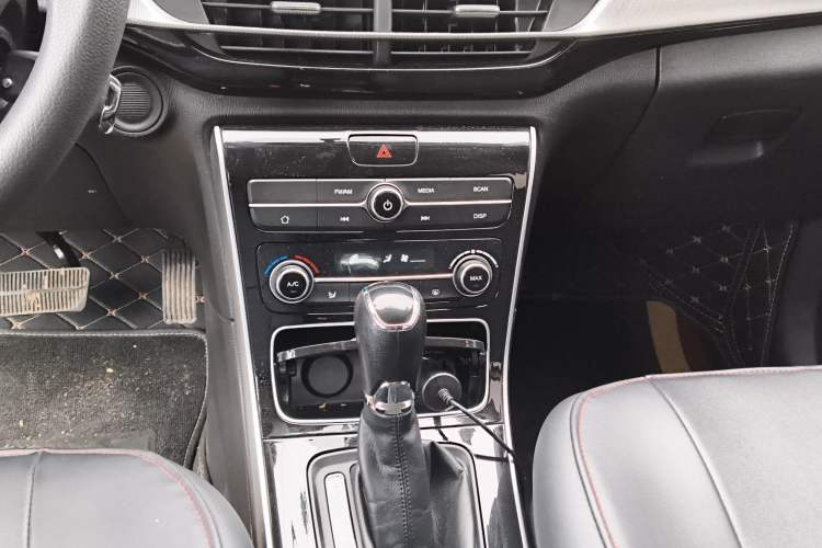 Used CHANGAN OSHAN A600EV 2019 Revised Version 6 Seats Gear Lever