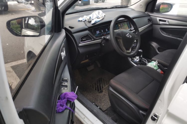 Used CHANGAN OSHAN A600EV 2019 Revised Version 6 Seats Interior 3