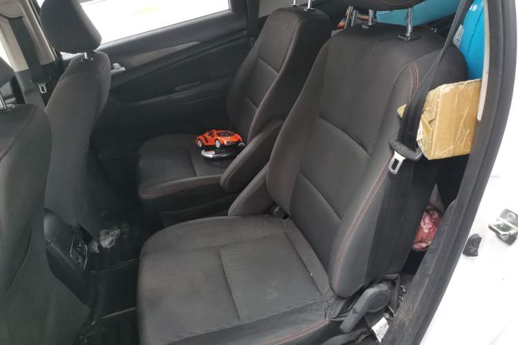 Used CHANGAN OSHAN A600EV 2019 Revised Version 6 Seats Interior 4