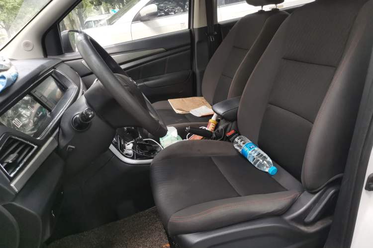 Used CHANGAN OSHAN A600EV 2019 Revised Version 6 Seats Left Front Seat