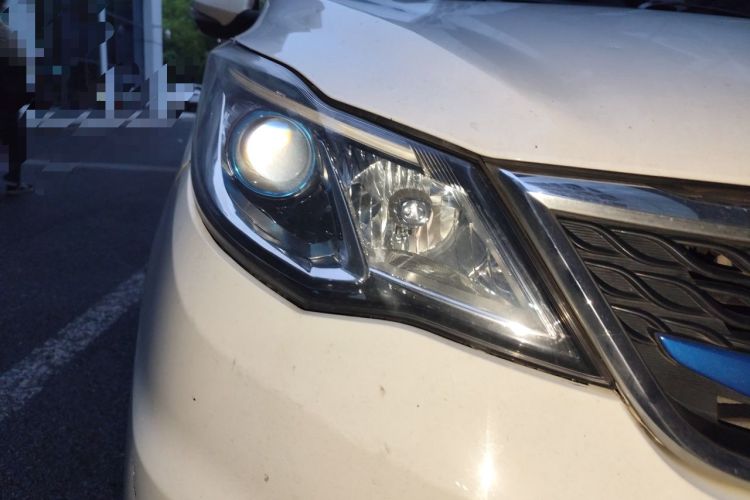 Used CHANGAN OSHAN A600EV 2019 EV model Right Front Headlight