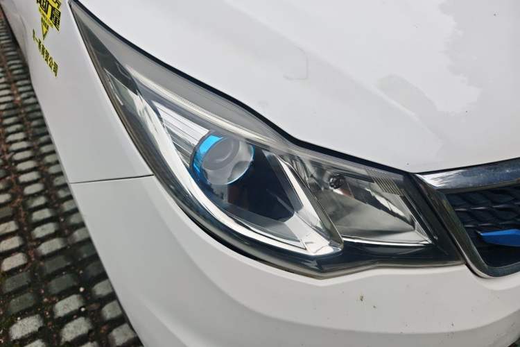 Used CHANGAN OSHAN A600EV 2019 EV model Right Front Headlight