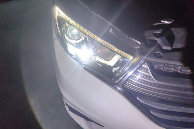 Used CHANGAN OSHAN A600EV 2019 Revised Version 6 Seats Right Front Headlight