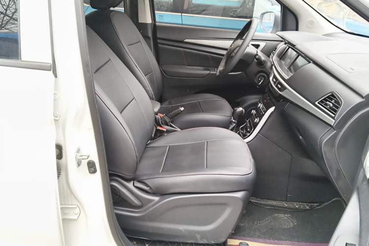 Used CHANGAN OSHAN A600EV 2019 Revised Version 6 Seats Right Front Seat