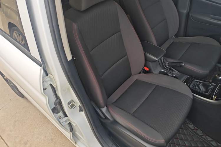 Used CHANGAN OSHAN A600EV 2019 Revised Version 6 Seats Right Front Seat