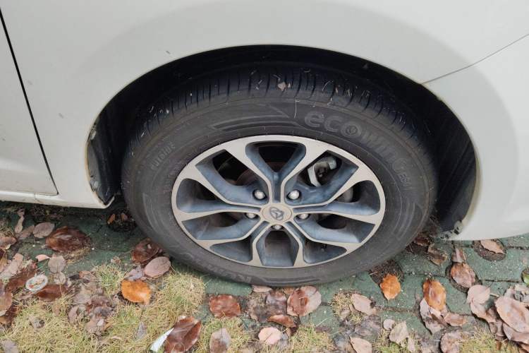 Used CHANGAN OSHAN A600EV 2019 Revised Version 5 Seats Right Front Wheel Hub