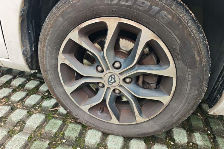 Used CHANGAN OSHAN A600EV 2019 EV model Right Front Wheel Hub