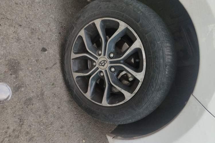Used CHANGAN OSHAN A600EV 2019 Revised Version 5 Seats Right Front Wheel Hub