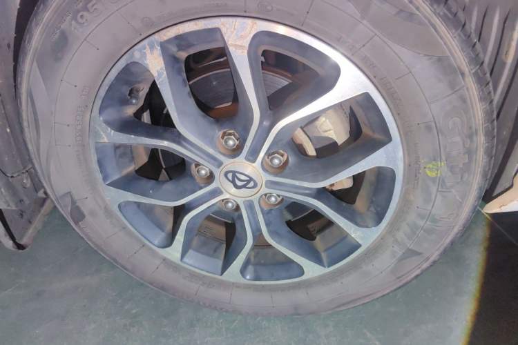 Used CHANGAN OSHAN A600EV 2019 Revised Version 6 Seats Right Front Wheel Hub