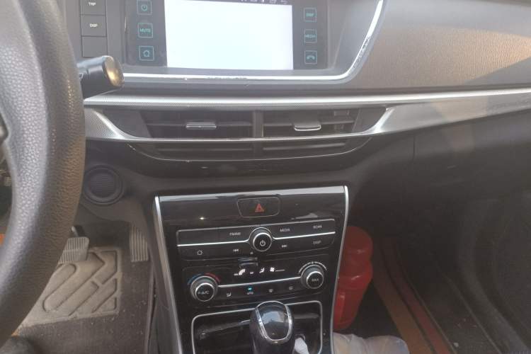 Used CHANGAN OSHAN A600EV 2021 Light & Lively Edition Audio And AC Panel