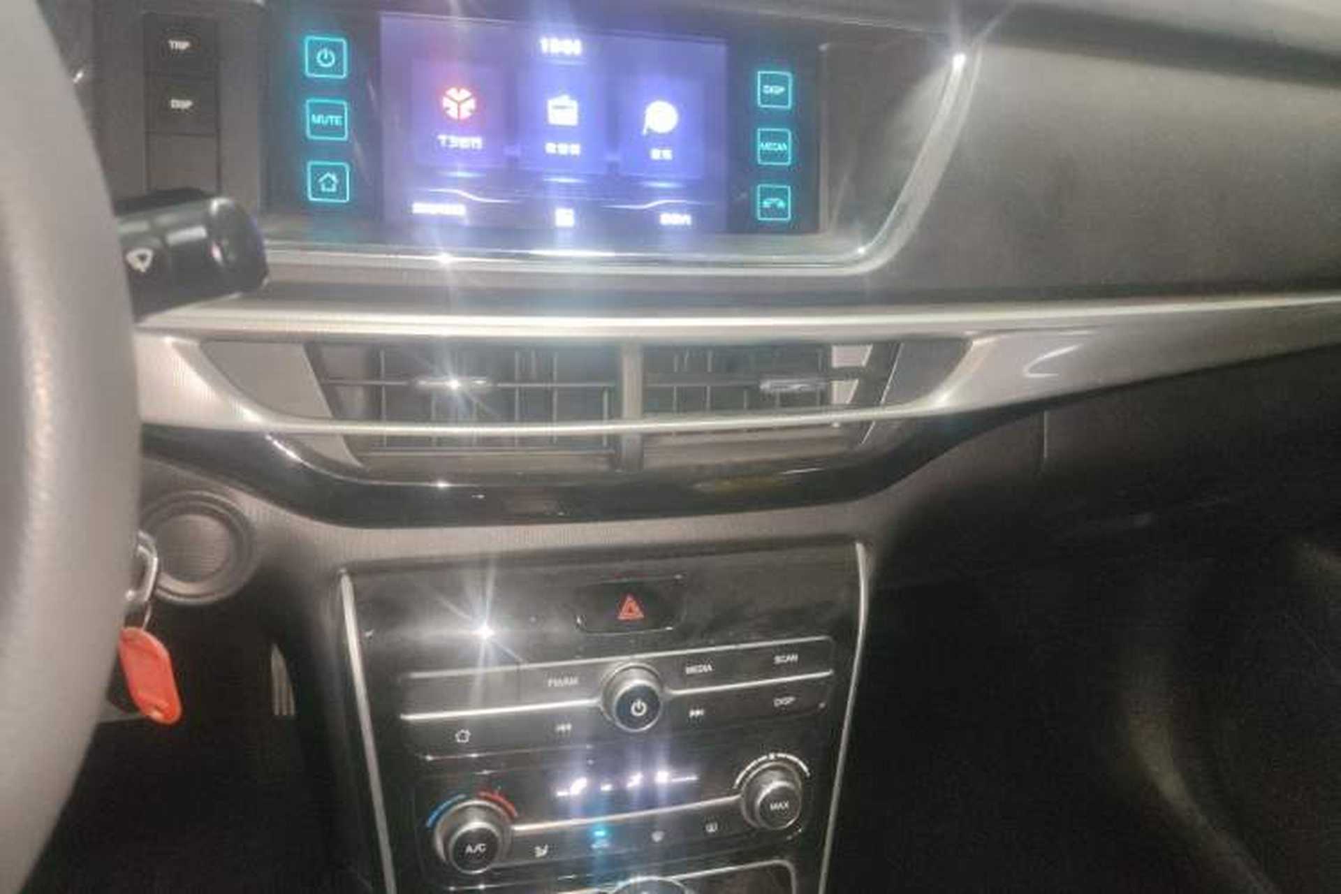 Used CHANGAN OSHAN A600EV 2021 Light & Lively Edition Audio And AC Panel
